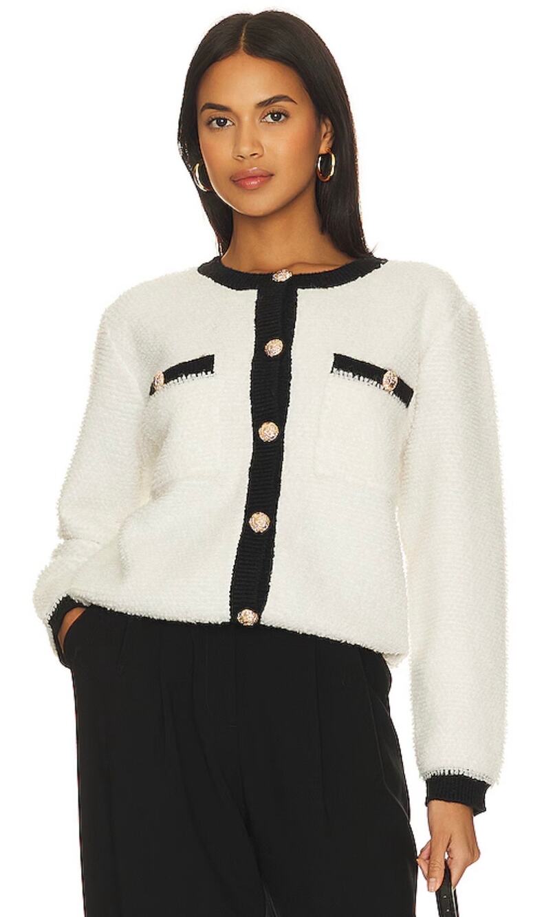 LINE AND DOT Women’s White Fuzzy Boucle Button Front Pocket Cardigan